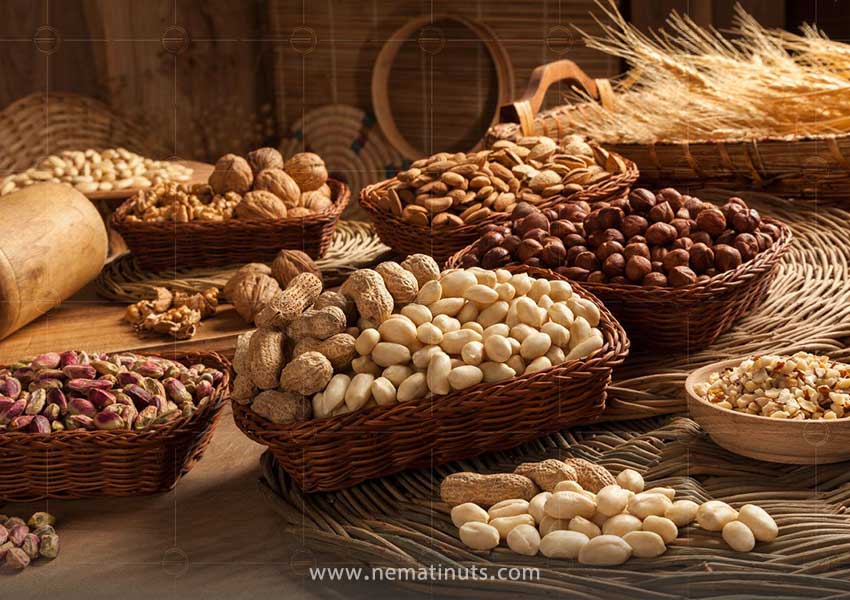 خواص آجیل برای مو  