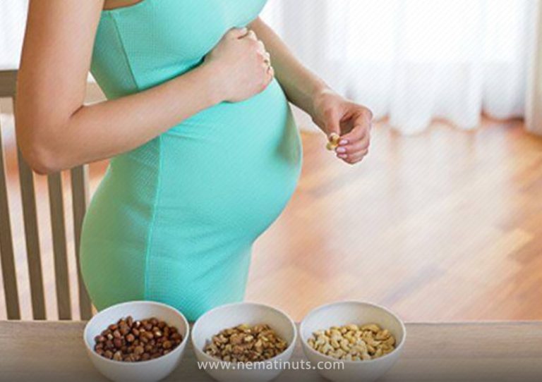 خوردن کدام آجیل در بارداری مجاز است؟ لیست کامل آجیل های مقوی بارداری