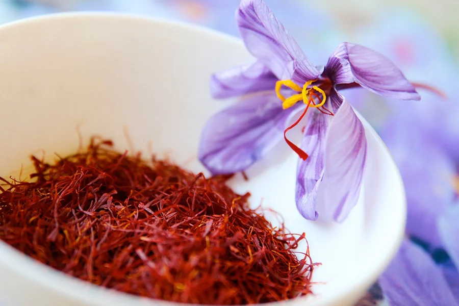طرز تهیه زعفران برای پریود شدن