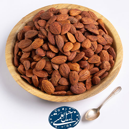 مغز بادام خوش طعم